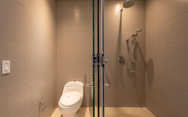 Classy 1 Bedroom Pool & Gym near Downtown