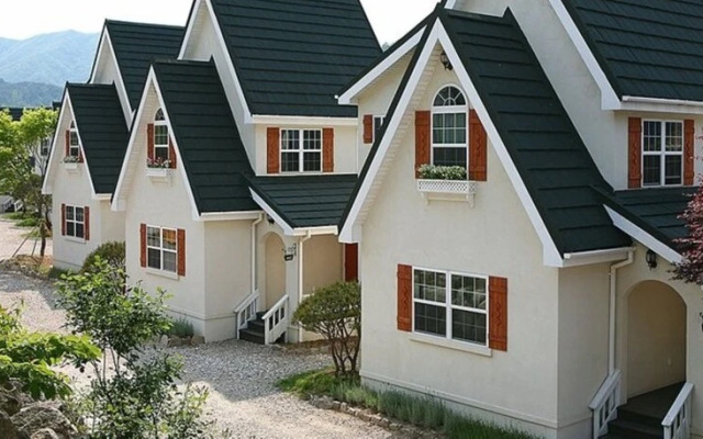 Little Provence Pension