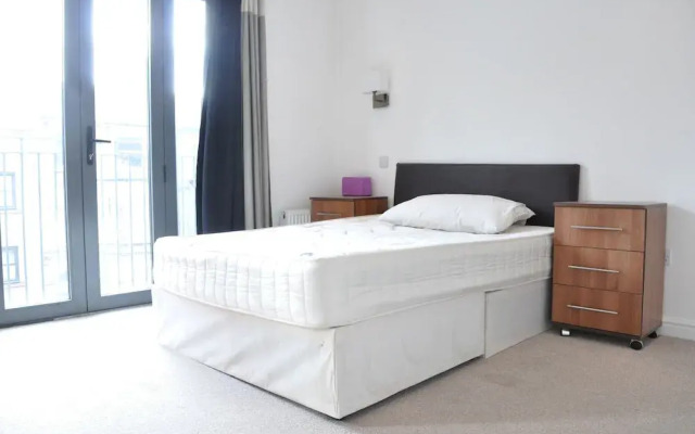 Spacious Contemporary 2 Bedroom Flat Near Camberwell