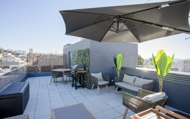 Liiiving-Modern & Glam Rooftop Apartment