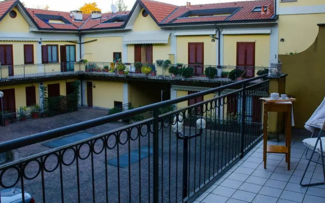 ALTIDO Lively 2 bedroom Apt with Parking close to Como