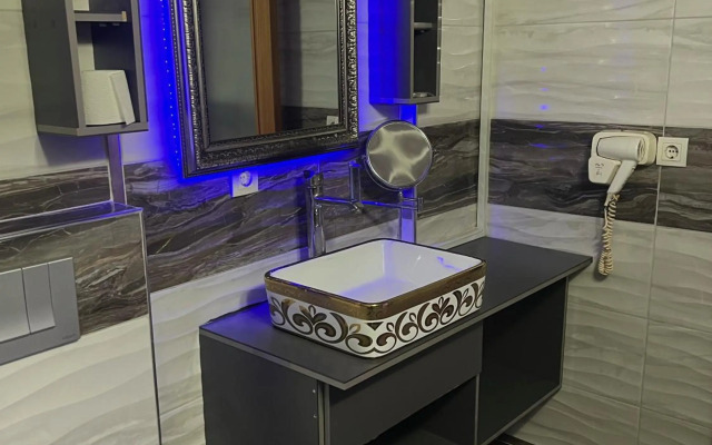 Unaten Otel