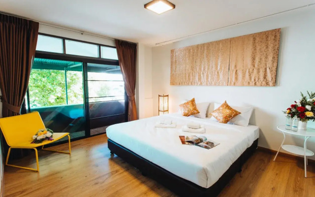 Soft Dormtel Night Bazaar