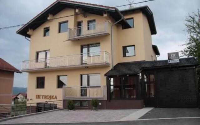 Apartments Trojka