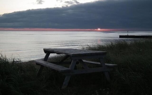 Points East Beach Motel