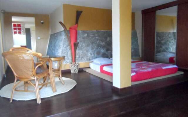 Studio in Étang Salé, With Wonderful sea View, Private Pool, Enclosed Garden