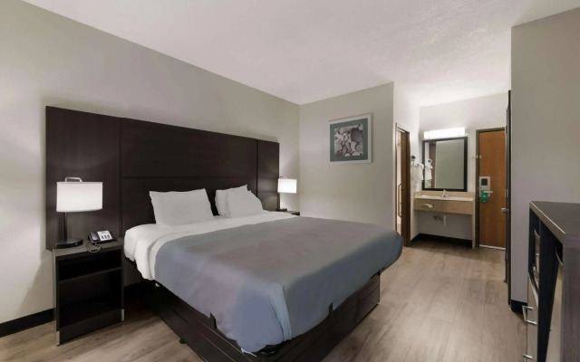 Quality Inn Merriam - Kansas City