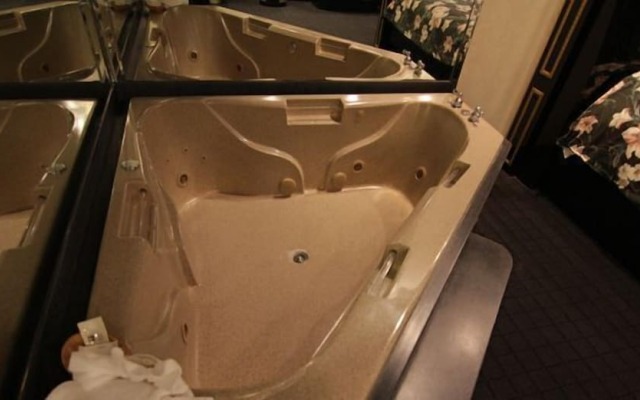 Magnolia Inn And Suites