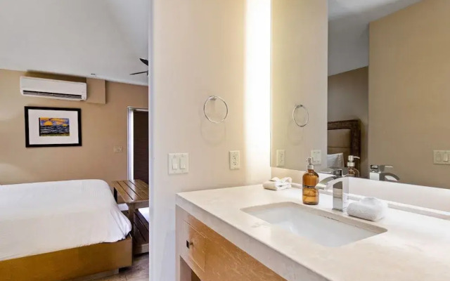 King Suite Poolside