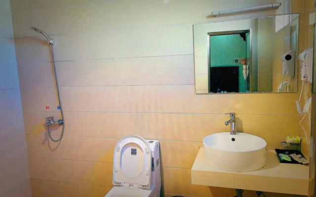 Jinying Express Hotel (Qujing North Railway Station)