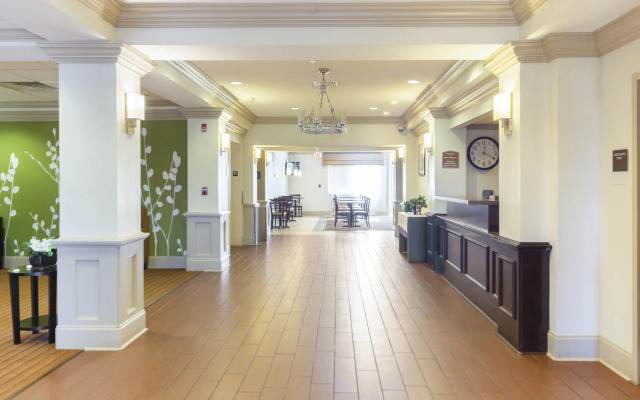 Ramada by Wyndham Jackson MS