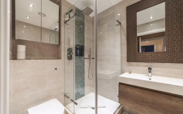 Cosy 2-bed Poplar Flat w/ City Views