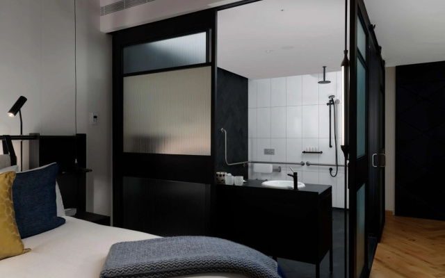 QT Melbourne – Guest Rooms – Melbourne