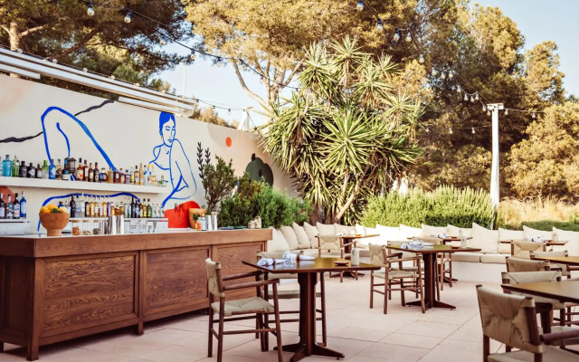 Les Roches Rouges, a Beaumier hotel