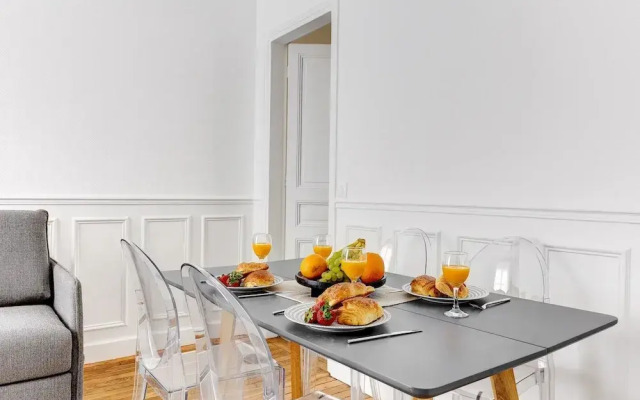 Chic 1BR by Eiffel Tower & Champ de Mars