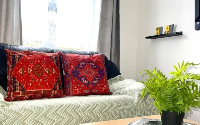 Apartment - Sleeps 2 - Parking - Station Close