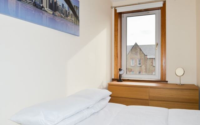 2 Bedroom Apartment Near Leith Walk