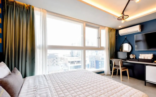 The SWEET Hotel