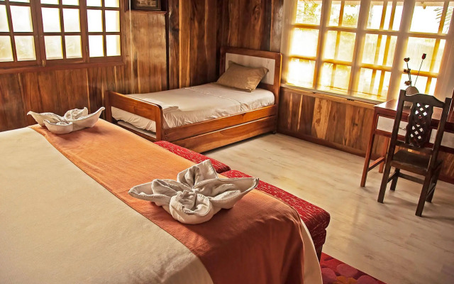 The Wooden House Lodge