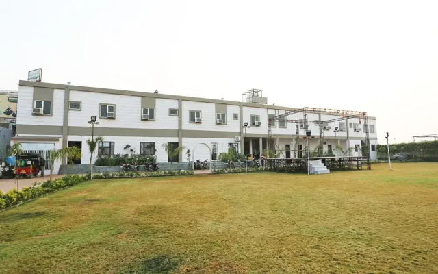 OYO 27686 Hotel Chandra Garden