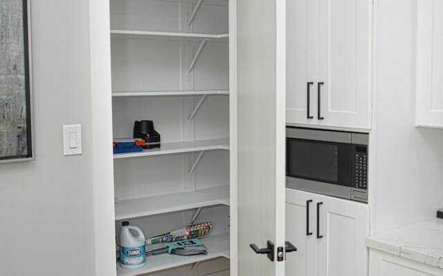 Luxury 3BD Rooftop Home in Dwtwn HTX.