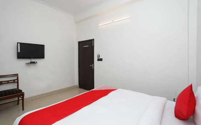 Hotel Alpine by OYO Rooms