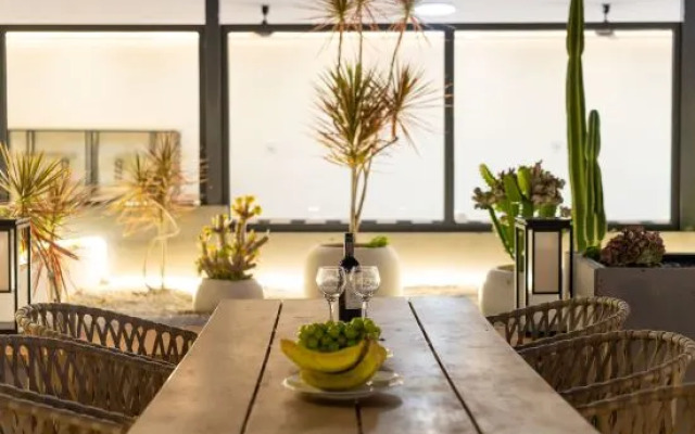 Fuxian Lake Pinyue Hotel