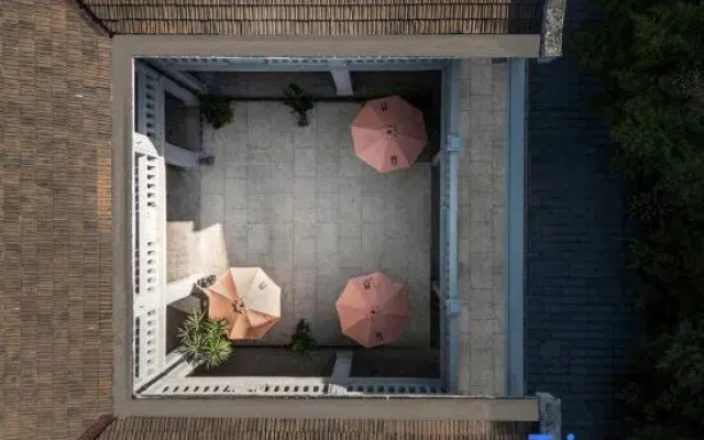 Blossom Manoir Lujiazui · Oriental Treasury