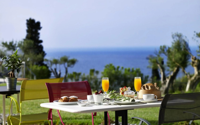 Leivatho Hotel