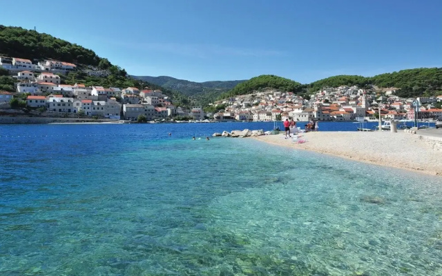 Beautiful Apartment in Pucisca With 1 Bedrooms and Wifi