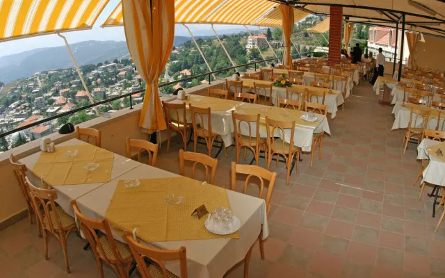 The Valley View Hotel