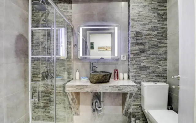 Green-Lux studio 2' from metro Petralona