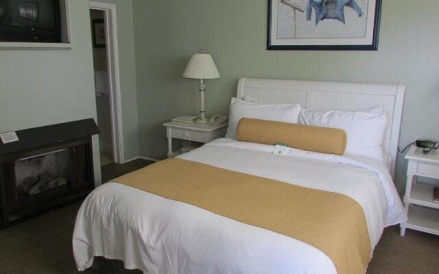 Colonial Terrace Inn by the Sea