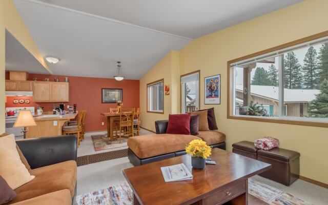 Suite Serenity 3 Bedroom Condo by NW Comfy Cabins by RedAwning