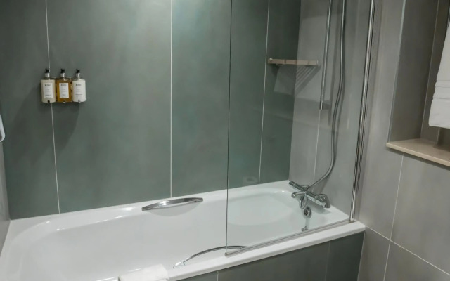 Bush Hotel Farnham