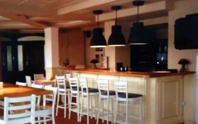 Apartment D17, Cedar Lodge 4