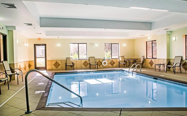 Fairfield Inn & Suites by Marriott Greensboro Coliseum Area