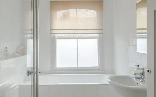 Light-filled Primrose Hill Rooftop Retreat
