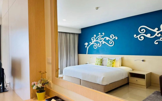 Jolly Suites Petkasem