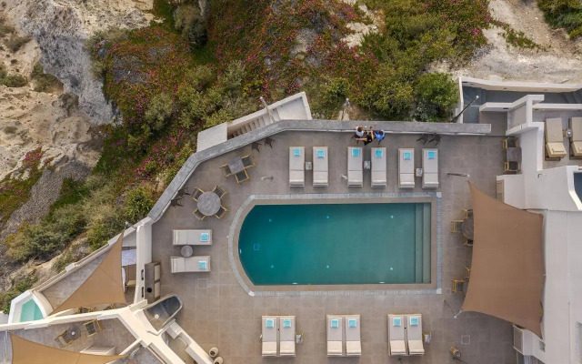 Luxury villa in Megalochori Santorini with Jacuzzi