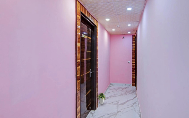 OYO Flagship 70281 Hotel Rishabh Inn