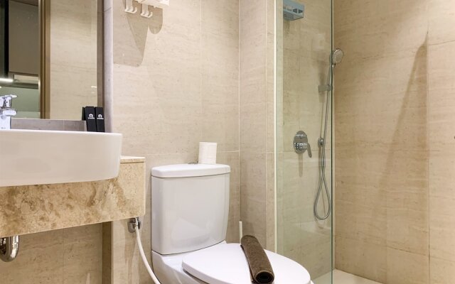 Warm And Modern Look Studio Room At Gold Coast Apartment