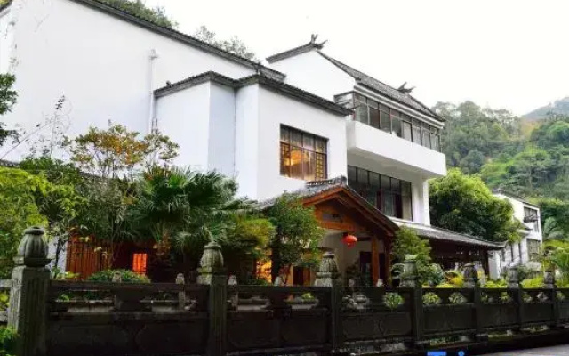 Rehai Hot Spring Resort · Meinvchi