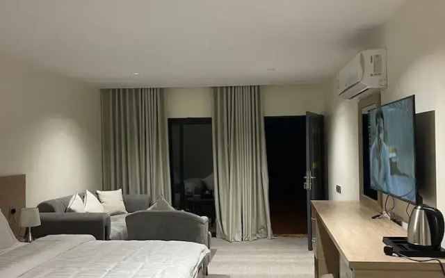 Unique Oasis Resort