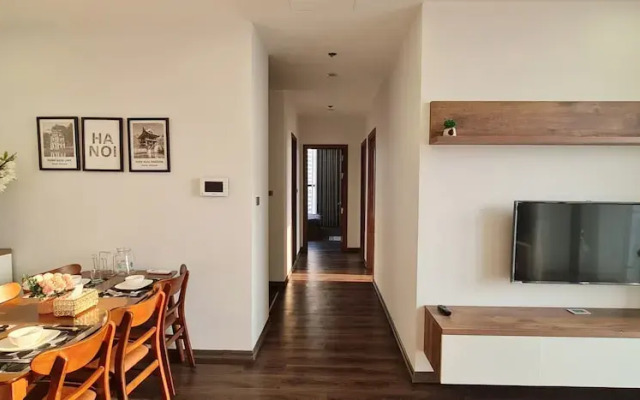 Canh Apartment in Vinhome Skylake