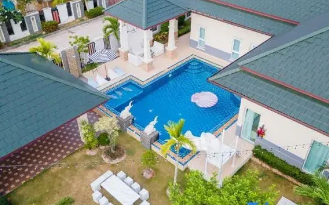 Beverly Hills Pool Villa