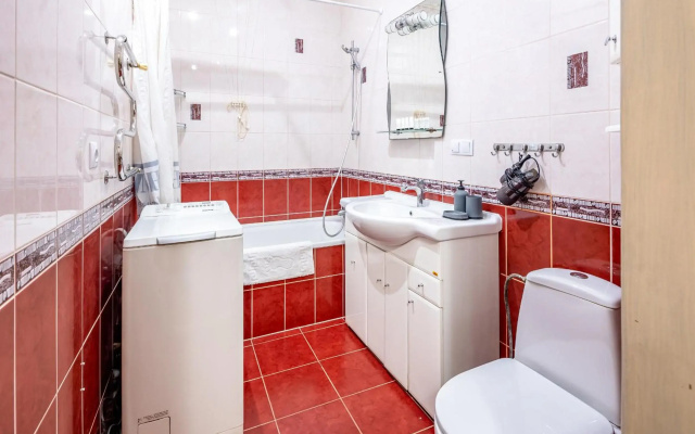 Just another comfy apartment on the main squere. 2 bedrooms, own heating, AC