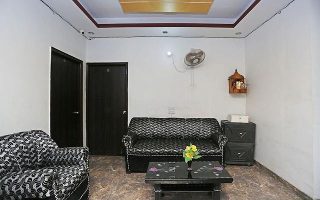OYO 15172 R D Plaza