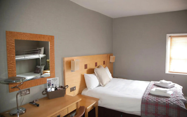 The Warwick Arms Hotel