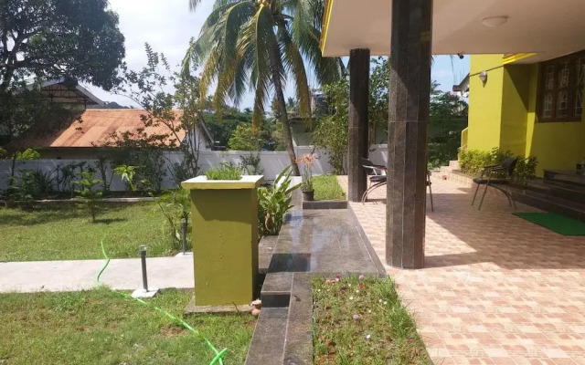 OYO 12812 Four Seasons Villa